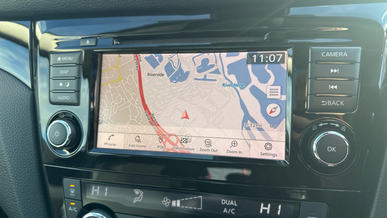 Nissan Qashqai 1.3 DiG-T N-Connecta 5dr [Glass Roof Pack] Petrol Hatchback